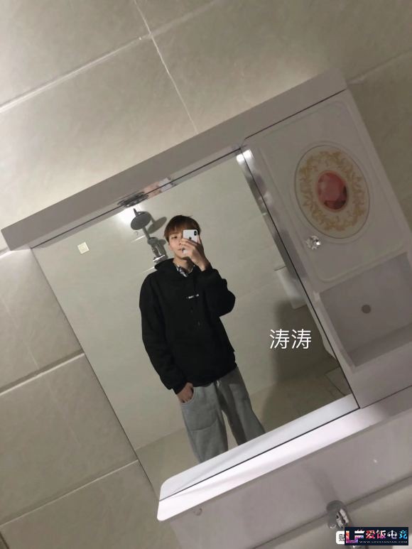 po6O702kzzH2ri2I.jpg