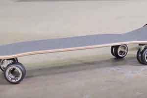 外国网友用Mac Pro滚轮做滑板 一个轮子超5000元